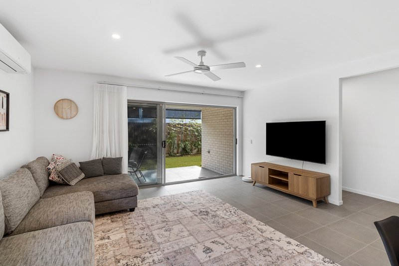 Photo - 34 Crawford Street, Strathpine QLD 4500 - Image 8