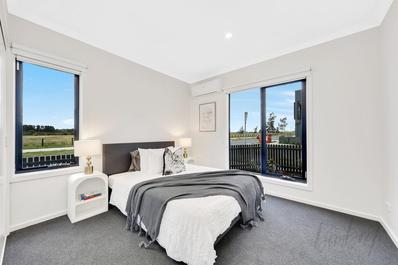 Photo - 34 Creek Esplanade, Donnybrook VIC 3064 - Image 10