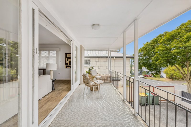 Photo - 34 Cresthaven Drive, Mansfield QLD 4122 - Image 6