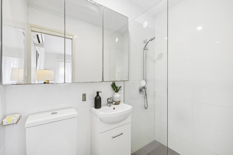Photo - 34 Cresthaven Drive, Mansfield QLD 4122 - Image 11