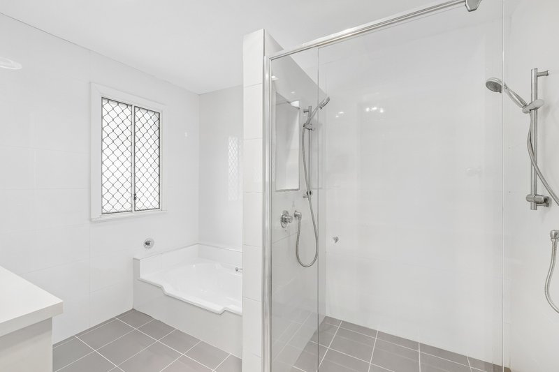 Photo - 34 Cresthaven Drive, Mansfield QLD 4122 - Image 14