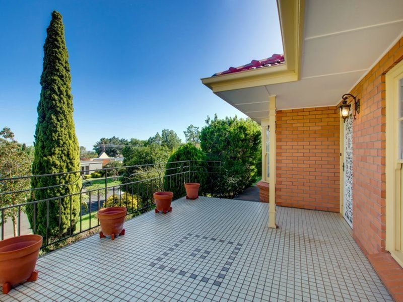 Photo - 34 Crompton Drive, Wattle Park SA 5066 - Image 16