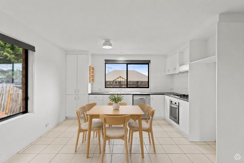 Photo - 34 Daly Boulevard, Highton VIC 3216 - Image 5