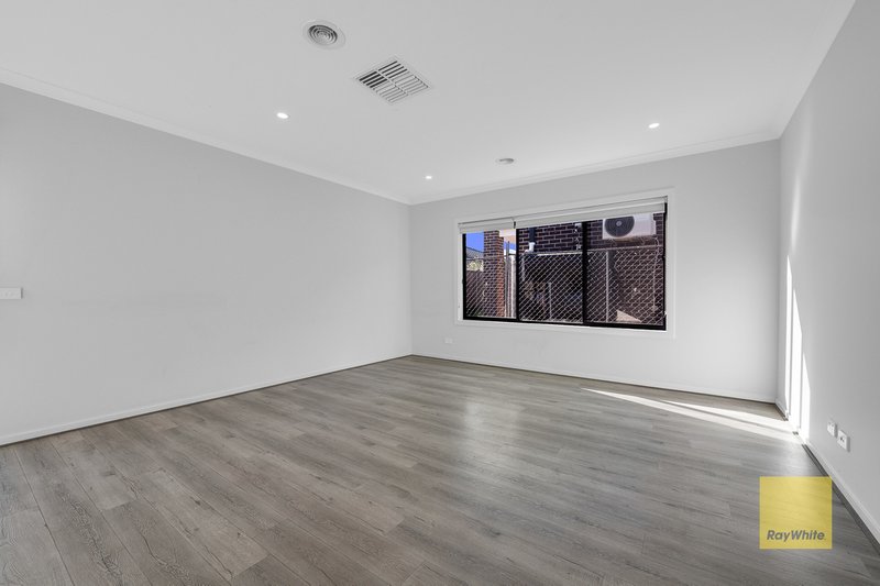 Photo - 34 Derrimut Street, Rockbank VIC 3335 - Image 14