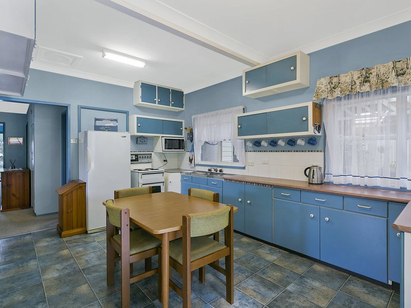 Photo - 34 Diamond Head Drive, Budgewoi NSW 2262 - Image 4