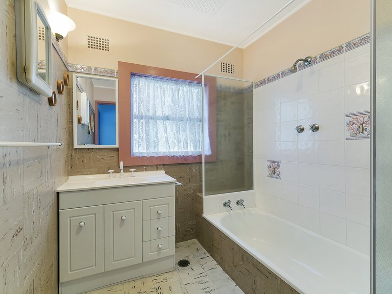 Photo - 34 Diamond Head Drive, Budgewoi NSW 2262 - Image 7