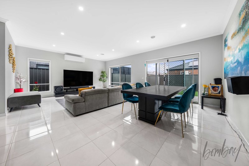 Photo - 34 Distinction Avenue, Craigieburn VIC 3064 - Image 3