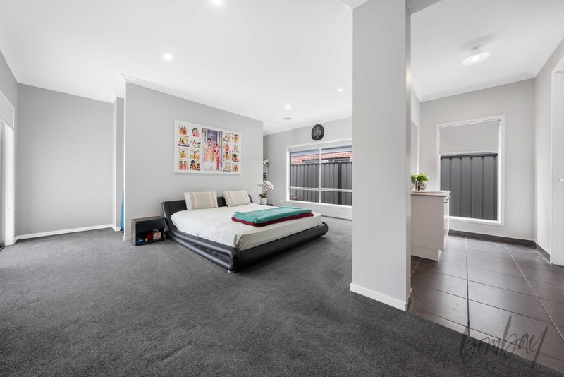 Photo - 34 Distinction Avenue, Craigieburn VIC 3064 - Image 6