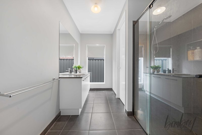 Photo - 34 Distinction Avenue, Craigieburn VIC 3064 - Image 7