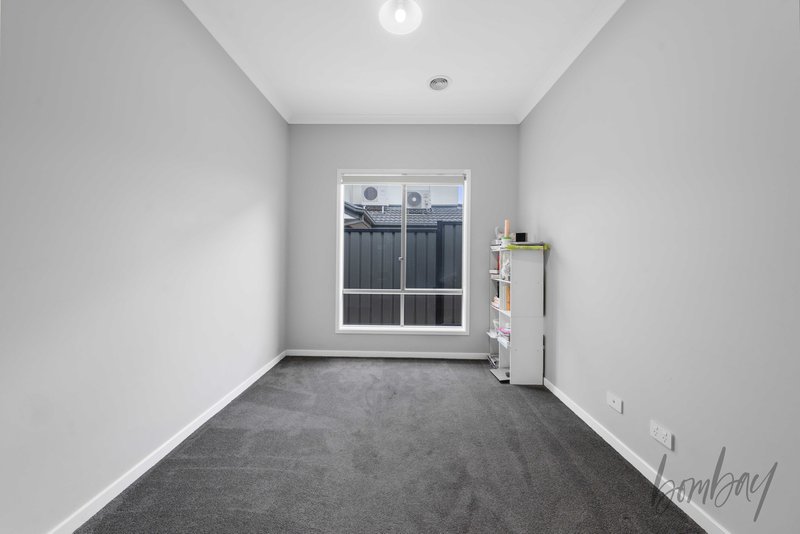 Photo - 34 Distinction Avenue, Craigieburn VIC 3064 - Image 8
