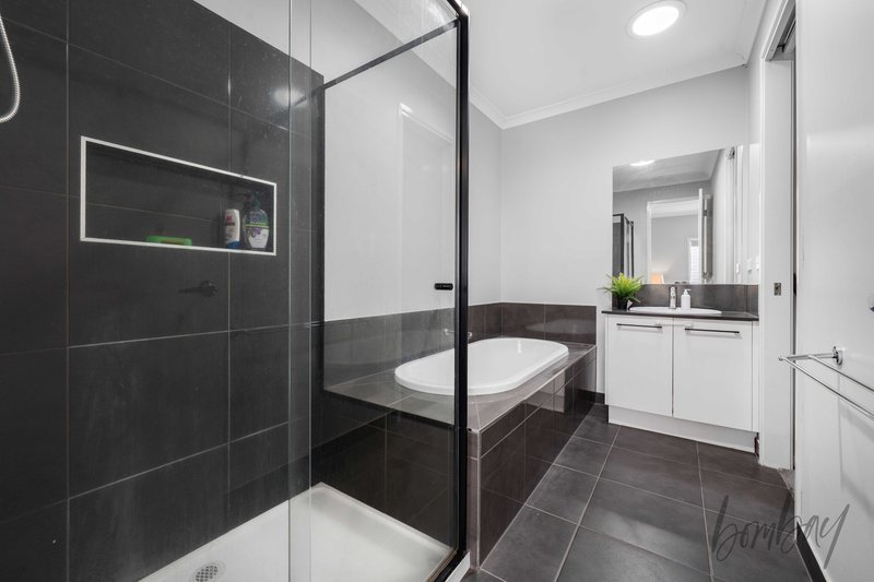 Photo - 34 Distinction Avenue, Craigieburn VIC 3064 - Image 12