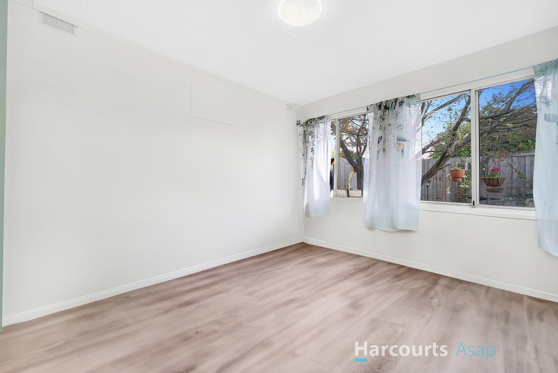 Photo - 34 Downard Crescent, Dandenong North VIC 3175 - Image 11