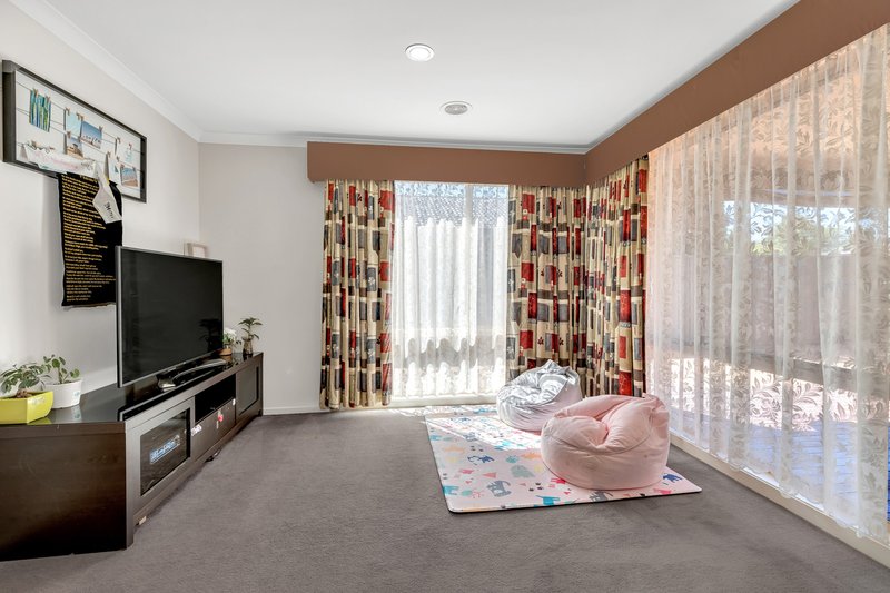 Photo - 34 Drover Avenue, Manor Lakes VIC 3024 - Image 5