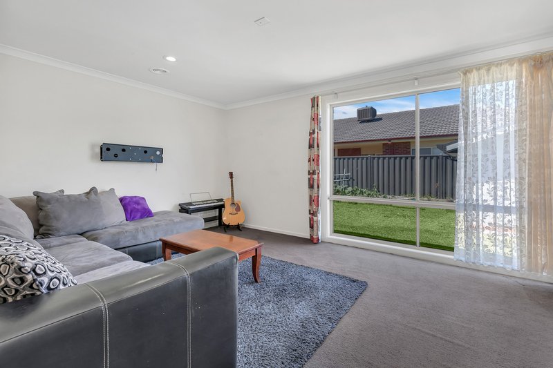 Photo - 34 Drover Avenue, Manor Lakes VIC 3024 - Image 8