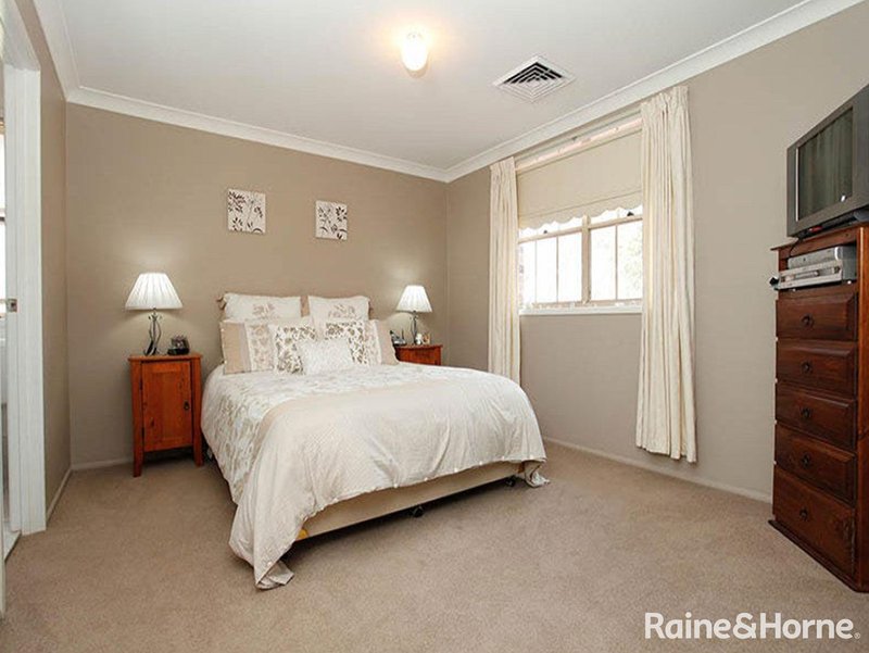 Photo - 34 Duncraig Drive, Kellyville NSW 2155 - Image 4