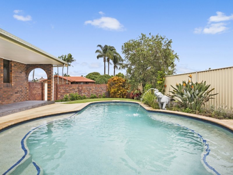 Photo - 34 Dunlin Drive, Burleigh Waters QLD 4220 - Image 8