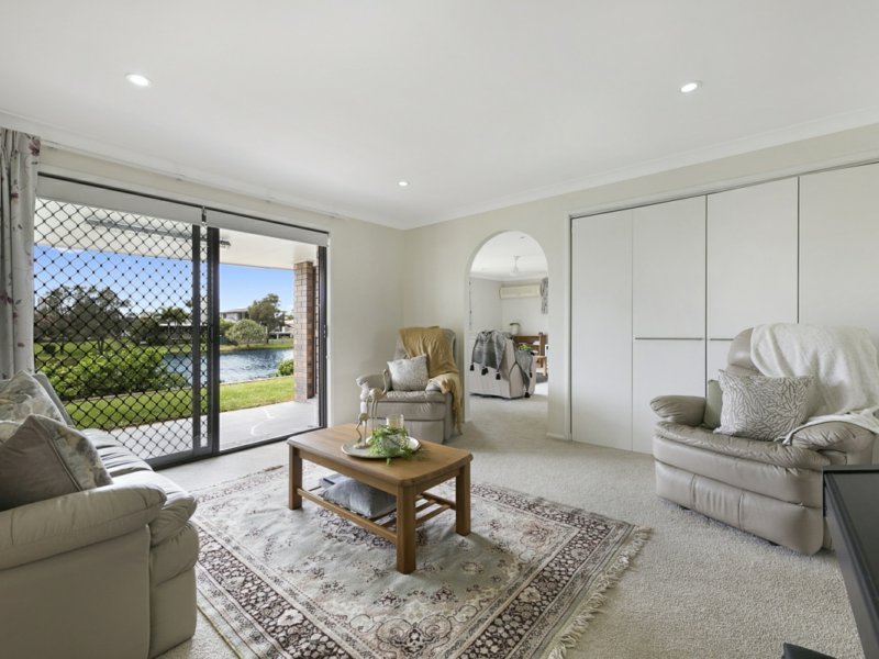 Photo - 34 Dunlin Drive, Burleigh Waters QLD 4220 - Image 9