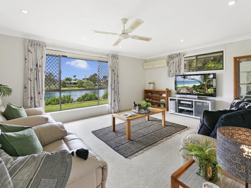 Photo - 34 Dunlin Drive, Burleigh Waters QLD 4220 - Image 10