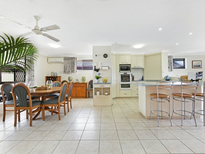 Photo - 34 Dunlin Drive, Burleigh Waters QLD 4220 - Image 12