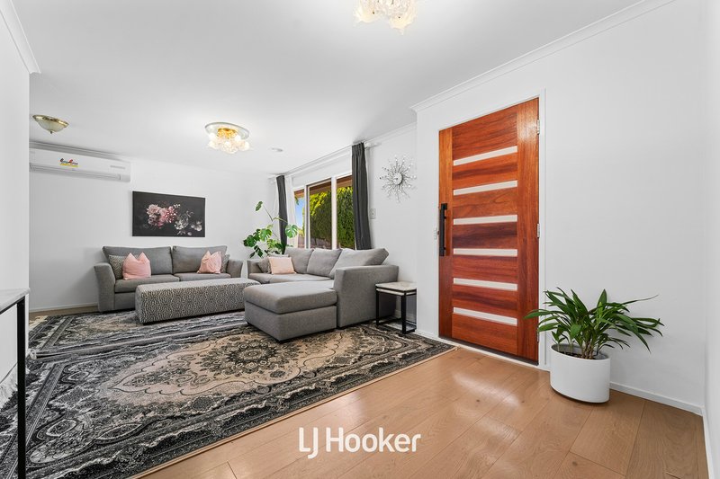 Photo - 34 Edeys Run, Hampton Park VIC 3976 - Image 2