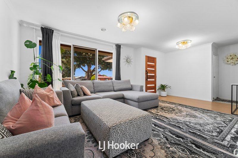 Photo - 34 Edeys Run, Hampton Park VIC 3976 - Image 3