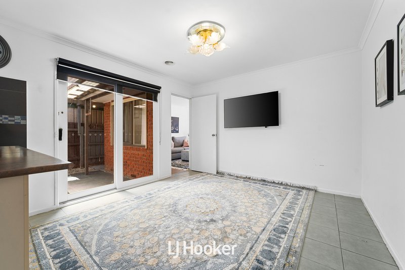 Photo - 34 Edeys Run, Hampton Park VIC 3976 - Image 4