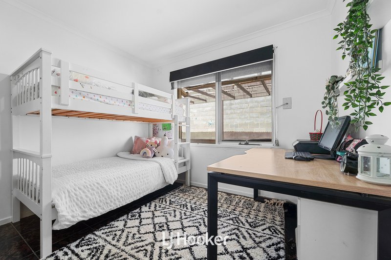 Photo - 34 Edeys Run, Hampton Park VIC 3976 - Image 11