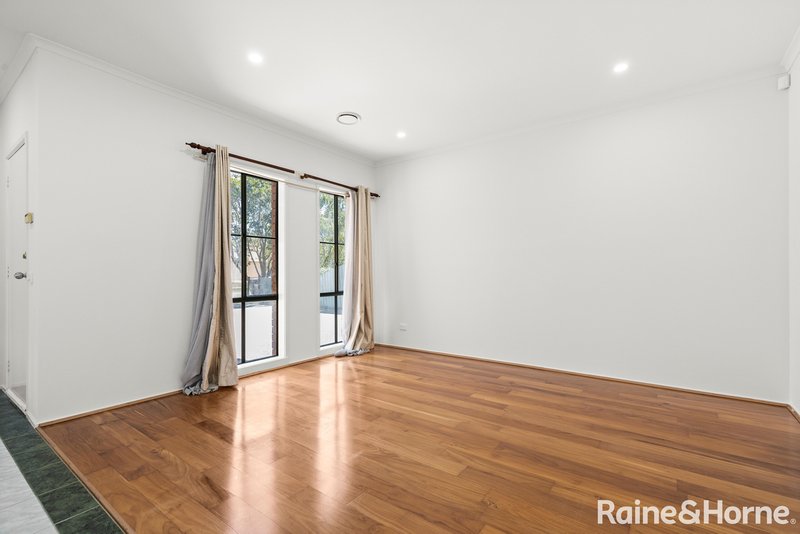 Photo - 34 Edgecombe Way, Roxburgh Park VIC 3064 - Image 2