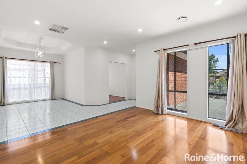Photo - 34 Edgecombe Way, Roxburgh Park VIC 3064 - Image 4