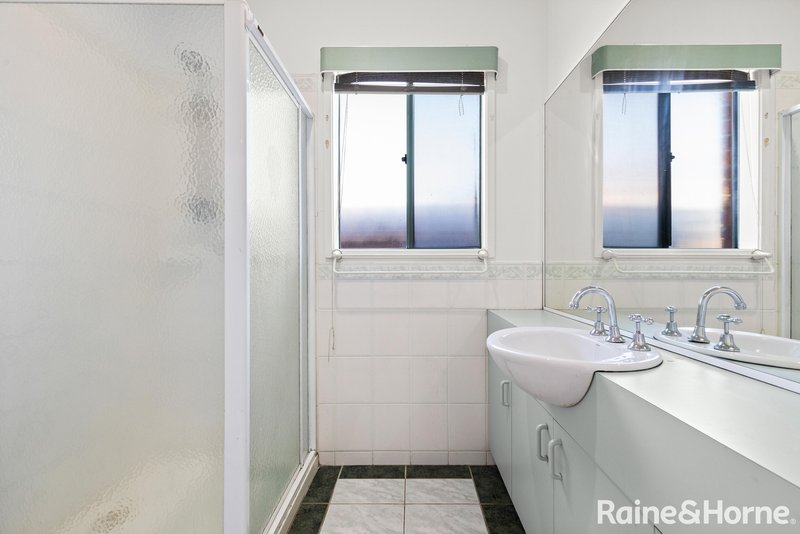 Photo - 34 Edgecombe Way, Roxburgh Park VIC 3064 - Image 10