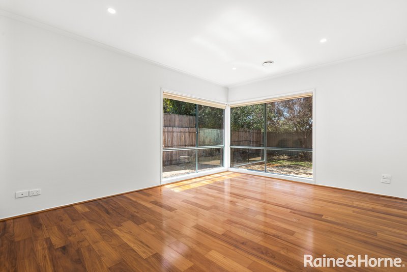 Photo - 34 Edgecombe Way, Roxburgh Park VIC 3064 - Image 11