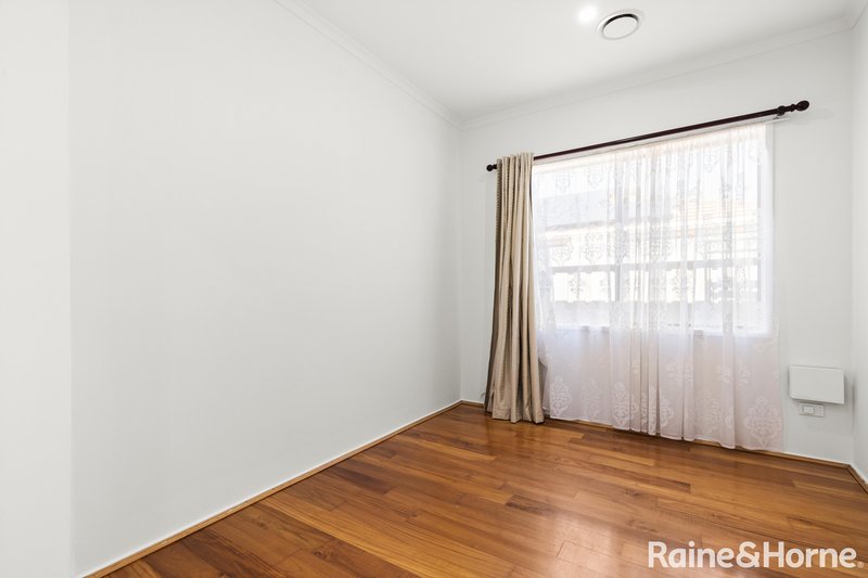Photo - 34 Edgecombe Way, Roxburgh Park VIC 3064 - Image 14