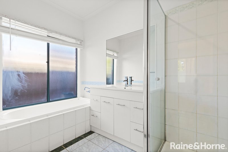 Photo - 34 Edgecombe Way, Roxburgh Park VIC 3064 - Image 15