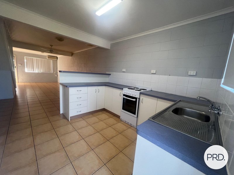 Photo - 3/4 Elizabeth Street, Tannum Sands QLD 4680 - Image 3