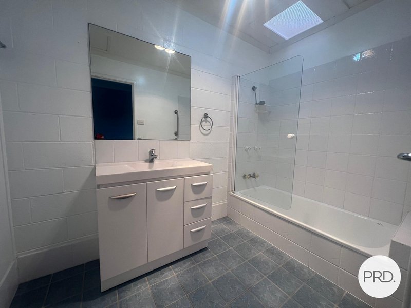 Photo - 3/4 Elizabeth Street, Tannum Sands QLD 4680 - Image 11