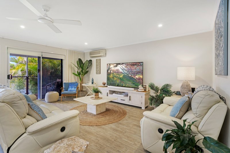 Photo - 34 Emerton Crescent, Robina QLD 4226 - Image 6