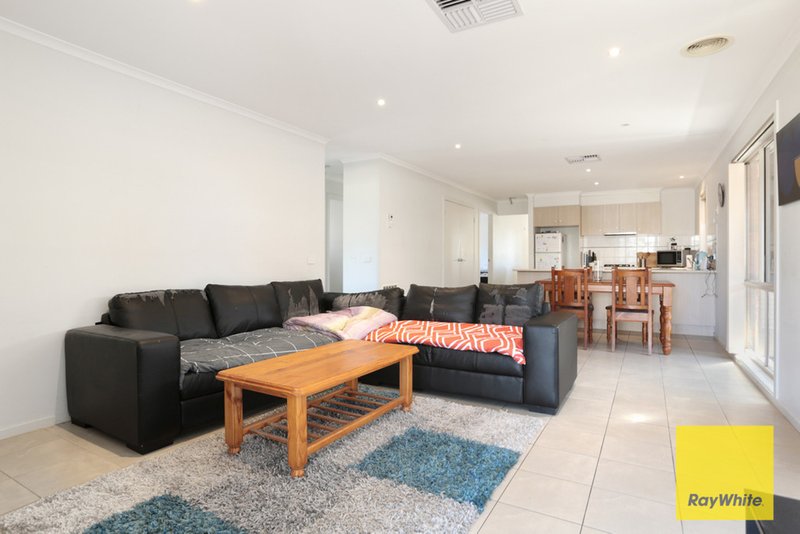 Photo - 34 Emma Drive, Point Cook VIC 3030 - Image 5