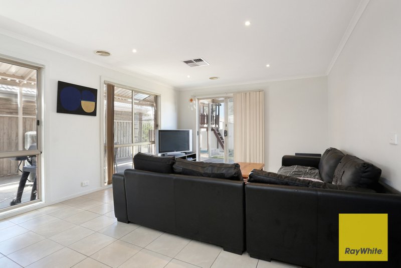 Photo - 34 Emma Drive, Point Cook VIC 3030 - Image 6