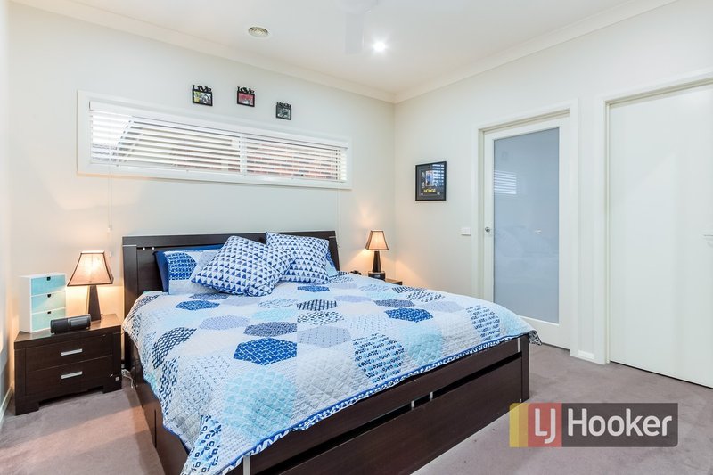 Photo - 34 Everly Circuit, Pakenham VIC 3810 - Image 6