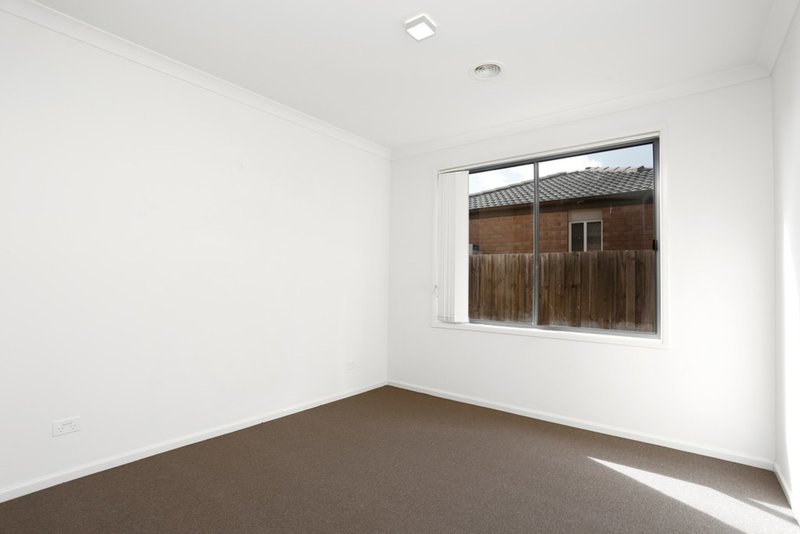 Photo - 34 Fairhaven Blvd , Melton West VIC 3337 - Image 8