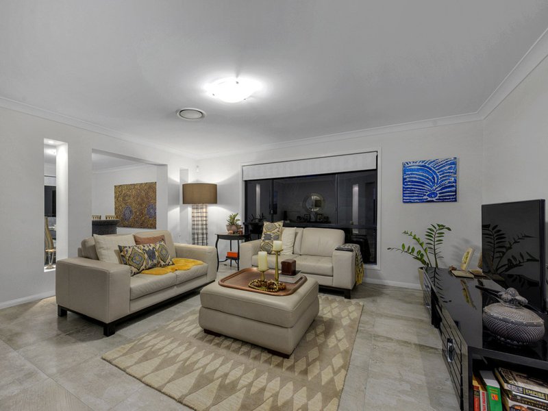 Photo - 34 Fiddlewood Place, Bridgeman Downs QLD 4035 - Image 7