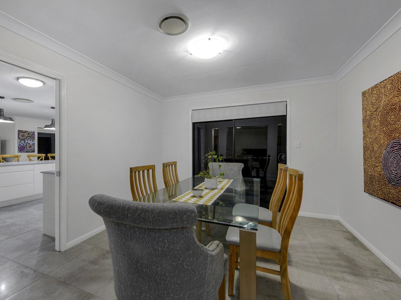 Photo - 34 Fiddlewood Place, Bridgeman Downs QLD 4035 - Image 10