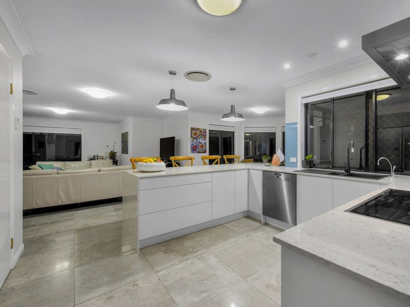 Photo - 34 Fiddlewood Place, Bridgeman Downs QLD 4035 - Image 11