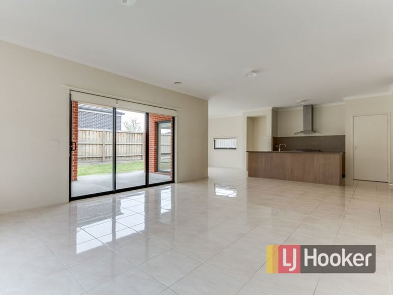 Photo - 34 Flinders Park Drive, Officer VIC 3809 - Image 4