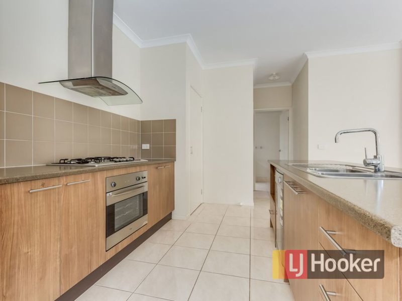 Photo - 34 Flinders Park Drive, Officer VIC 3809 - Image 10