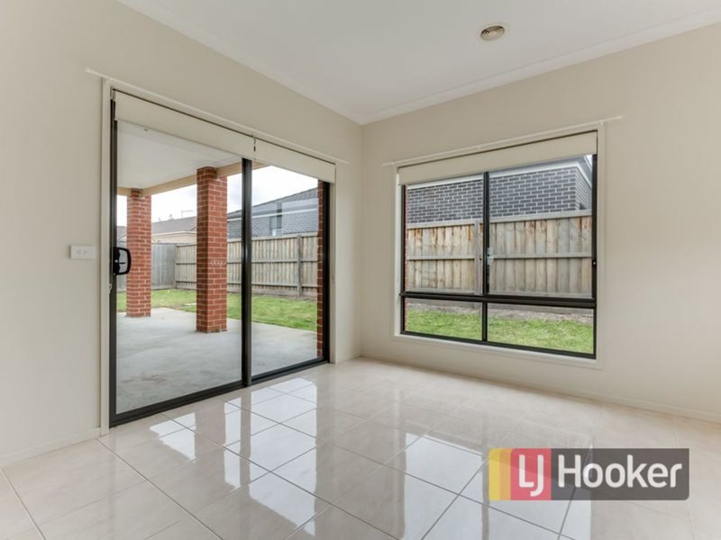 Photo - 34 Flinders Park Drive, Officer VIC 3809 - Image 15