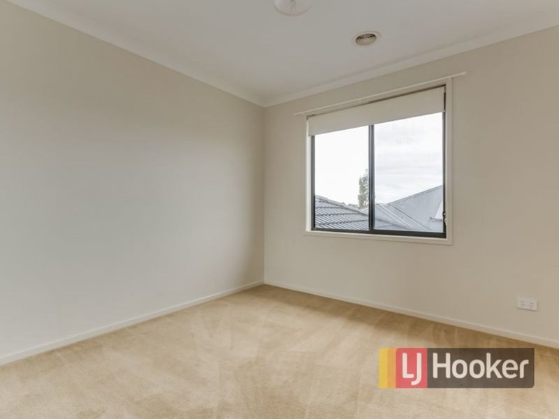 Photo - 34 Flinders Park Drive, Officer VIC 3809 - Image 21