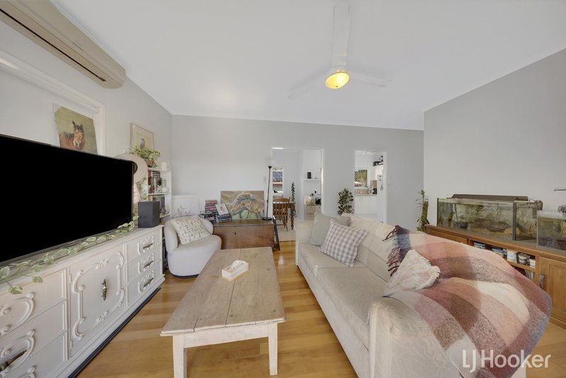 Photo - 34 Flounder Crescent, Toolooa QLD 4680 - Image 5