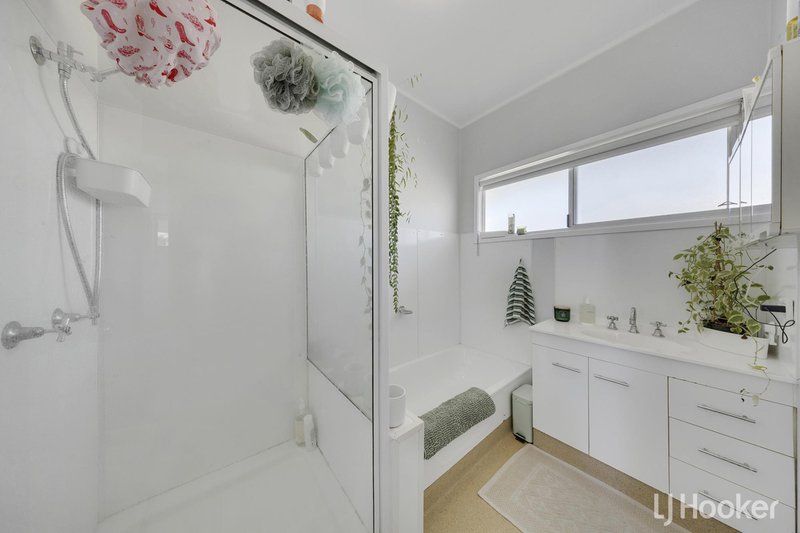 Photo - 34 Flounder Crescent, Toolooa QLD 4680 - Image 7