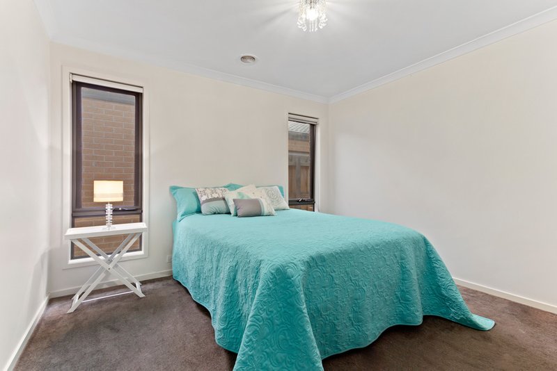 Photo - 34 Fossilstone Avenue, Doreen VIC 3754 - Image 10